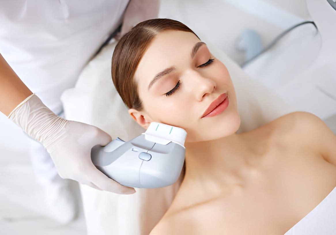 hifu-vs-traditional-facelifts-understanding-your-options-img (1)