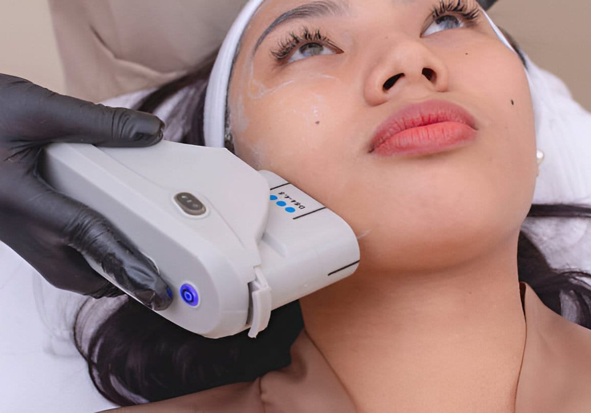 hifu-vs-traditional-facelifts-understanding-your-options-img (3)